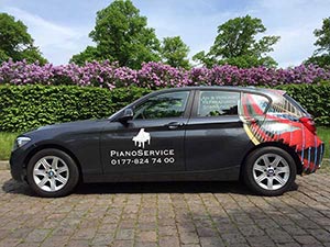 Auto-Pianoservice-Seitenansicht